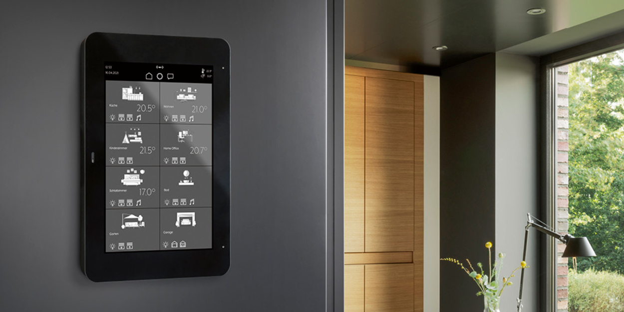 JUNG Smart Panel 8 bei Elektro-Ziegler GmbH & Co. KG in Würzburg