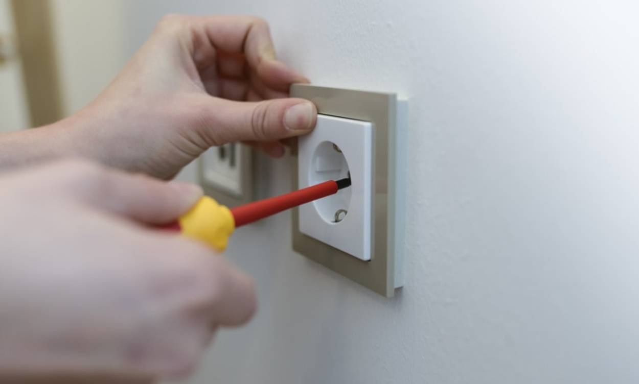 Elektro­installation bei Elektro-Ziegler GmbH & Co. KG in Würzburg